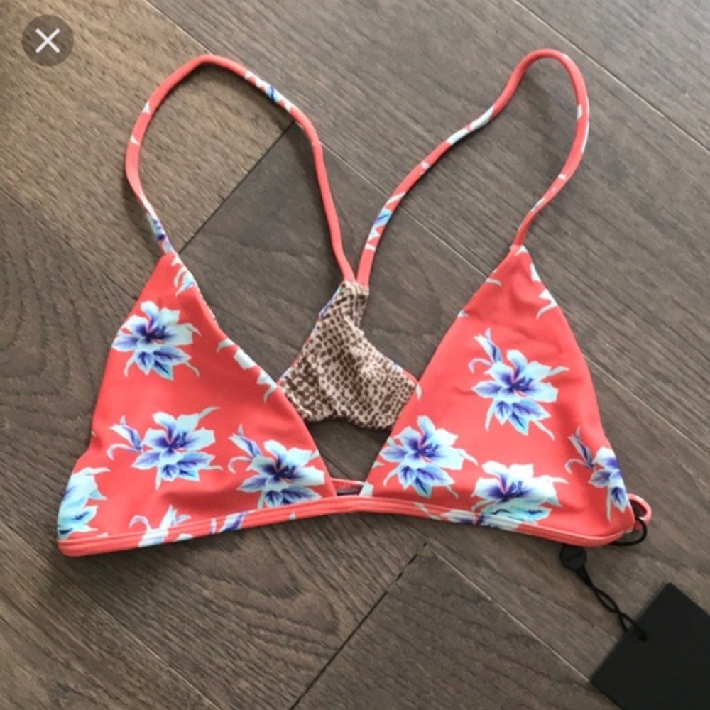 Beautiful acacia, vintage aloha Shaka top